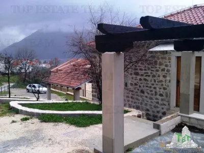 Villa en Venta en Kotor, Montenegro - foto 4