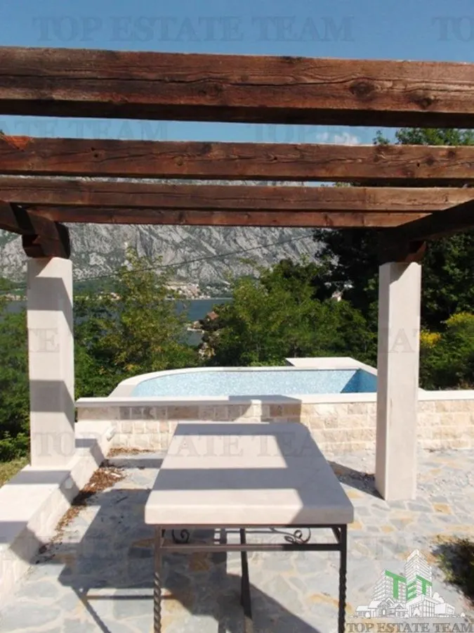 Villa en Venta en Kotor, Montenegro - foto 9