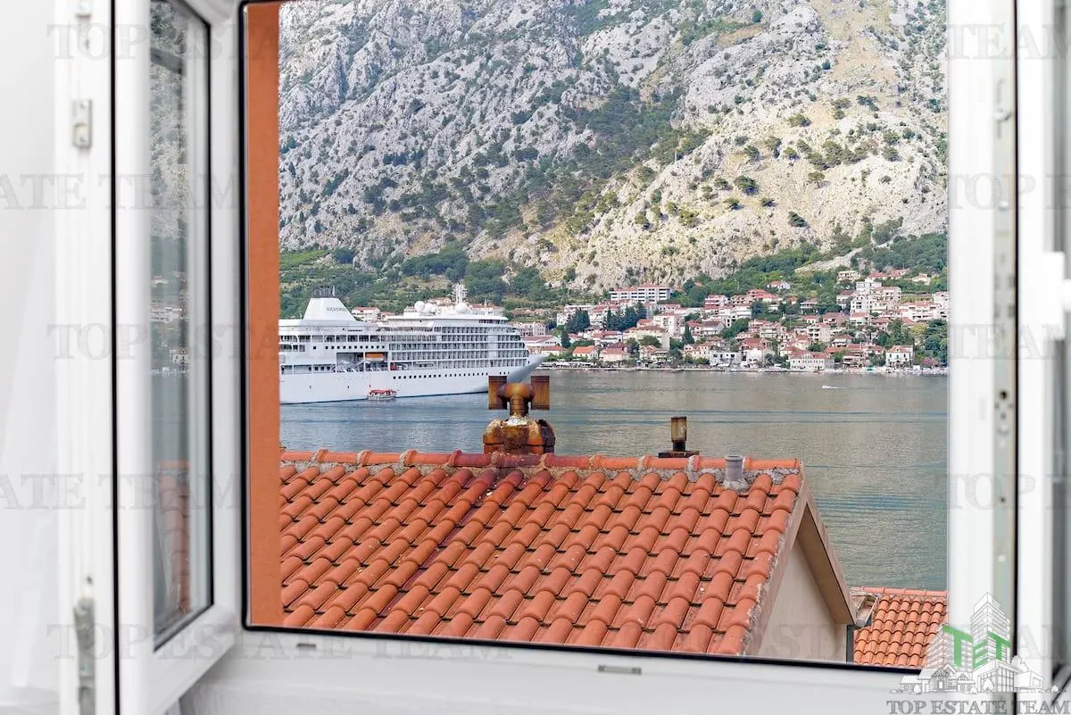 Villa for Sale in Kotor, Montenegro - foto 1