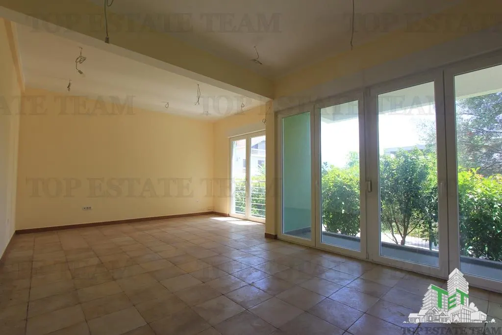 Apartment for Sale in Herceg-Novi, Montenegro - foto 1