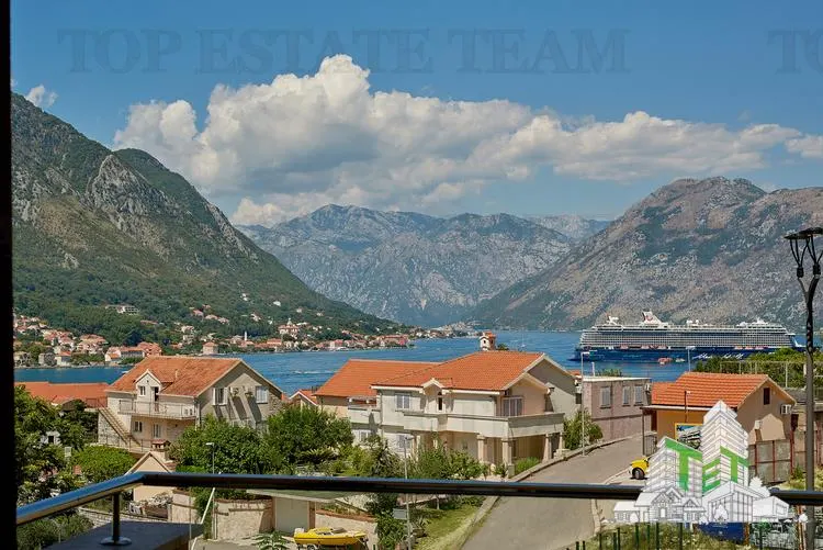 Apartamento en Venta en Kotor, Montenegro - foto 2