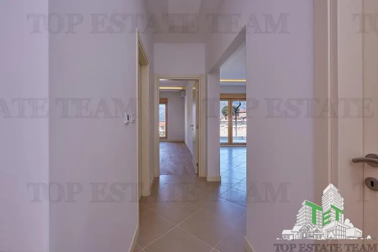 Apartamento en Venta en Kotor, Montenegro - foto 4