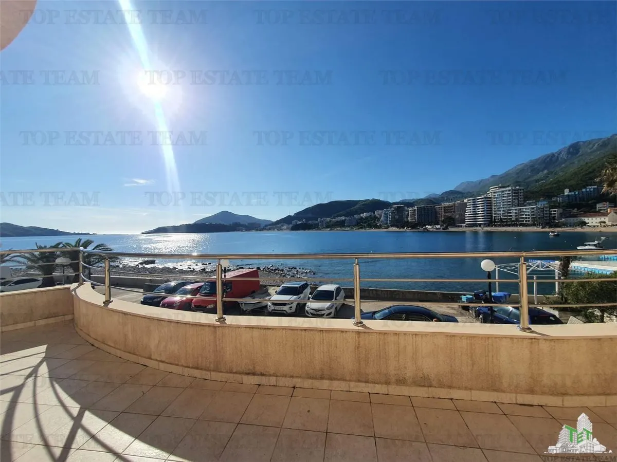 Apartment for Sale in Budva, Montenegro - foto 1