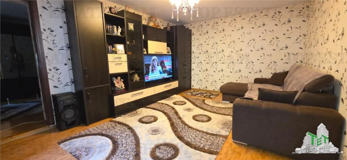 Villa de 9 Habitaciones en Venta, Bucurestii Noi - foto 1