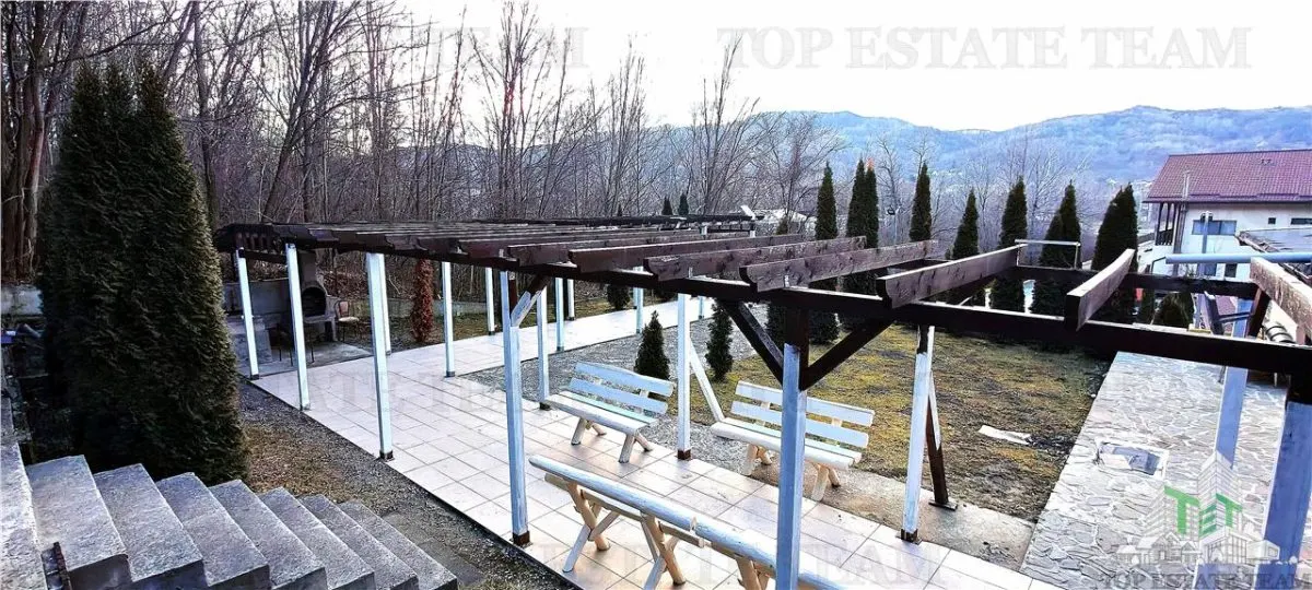 Turnkey Hospitality Business, 2 Guesthouses, 27 Rooms, Event Venue, Cornu - foto 11