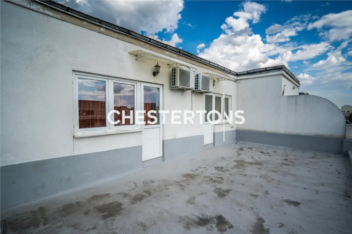 Above the City – 3-Bedroom Apartment with Terrace, Fireplace & Heritage - foto 2