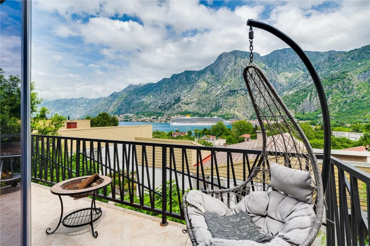 House for Sale in Kotor - foto 1