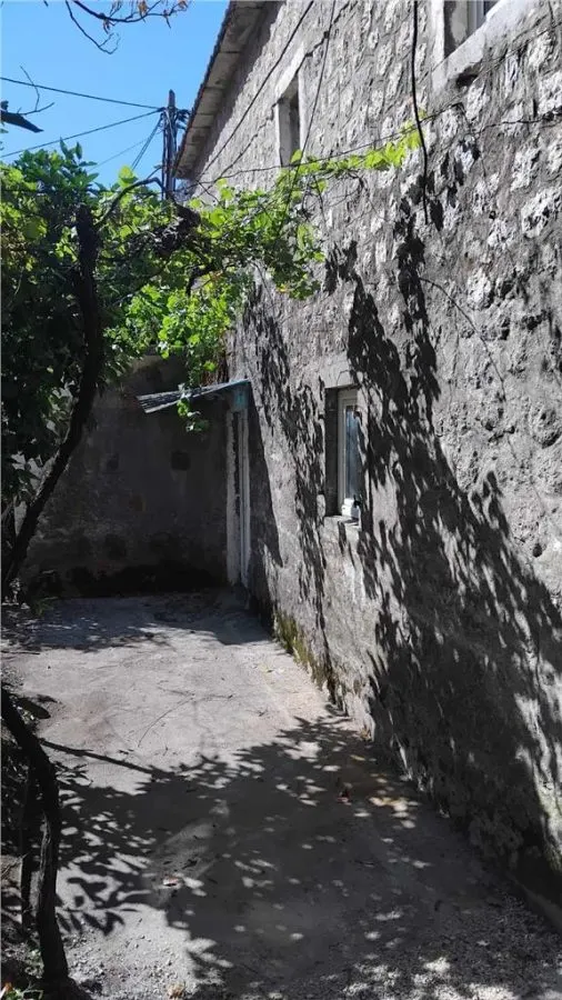 House for Sale in Kotor - foto 1
