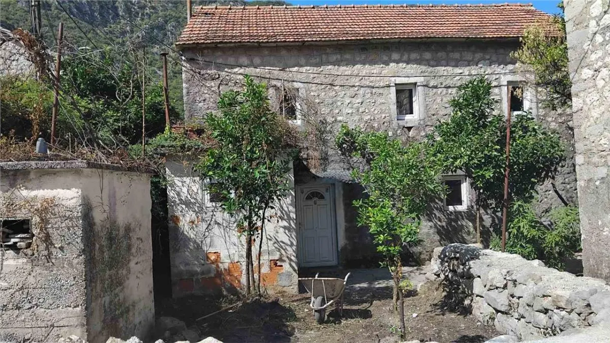 House for Sale in Kotor - foto 3