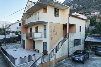 House for Sale in Kotor - foto 2