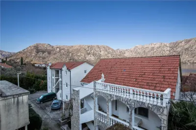 House for Sale in Kotor - foto 14