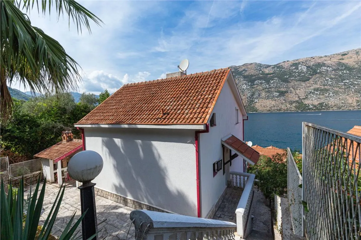 House for Sale in Kotor - foto 1