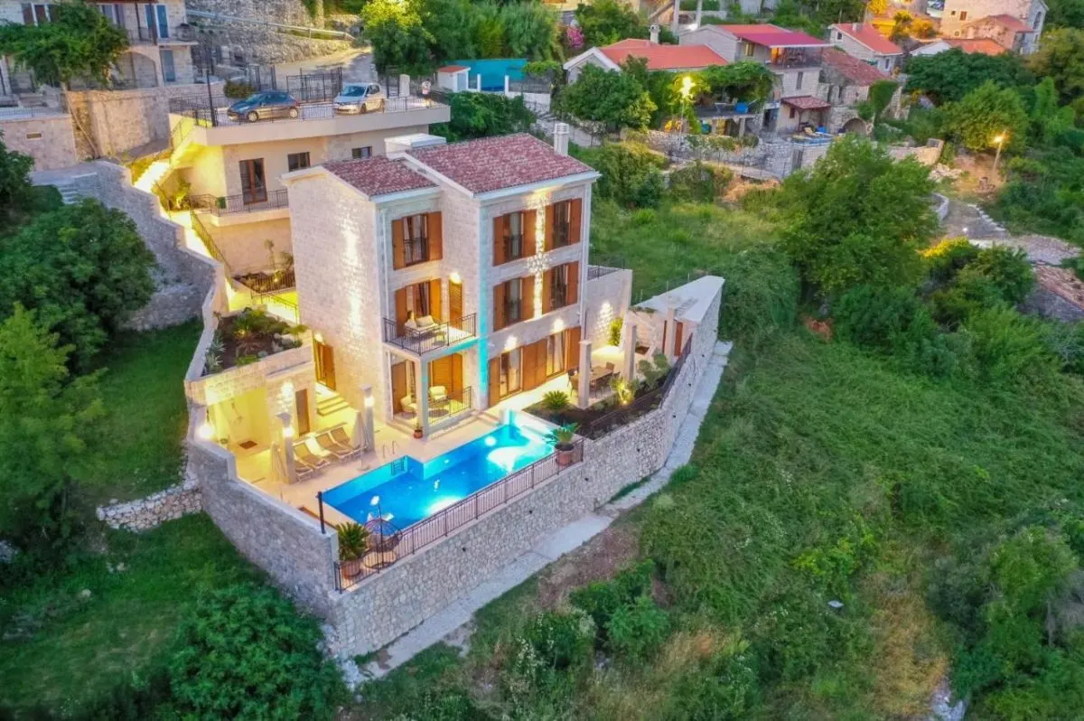 Villa for Sale in Budva - foto 1