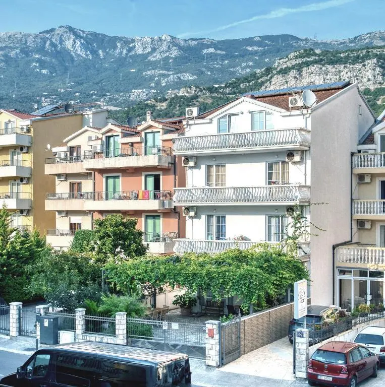 Hotel for Sale in Budva - foto 1