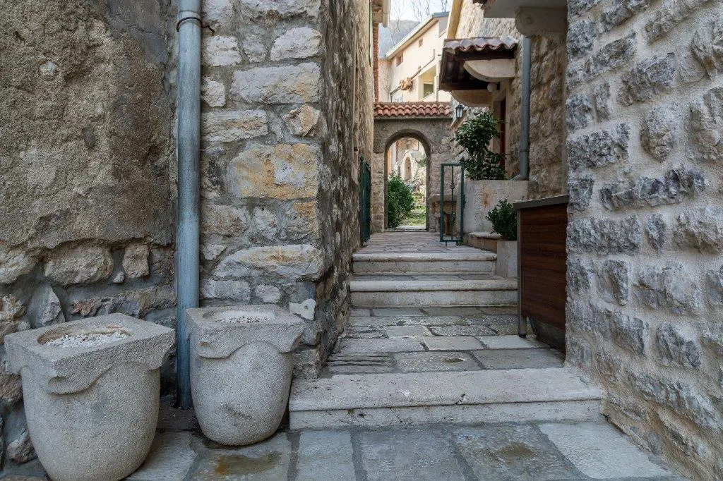 House for Sale in Kotor - foto 11