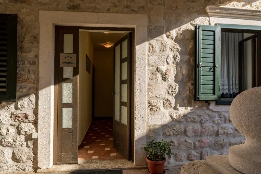 House for Sale in Kotor - foto 18