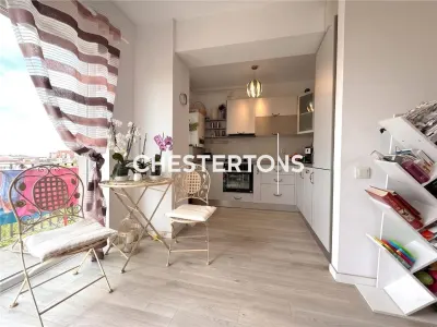 2-Bedroom Apartment with Storage Box & Parking Option - foto 5