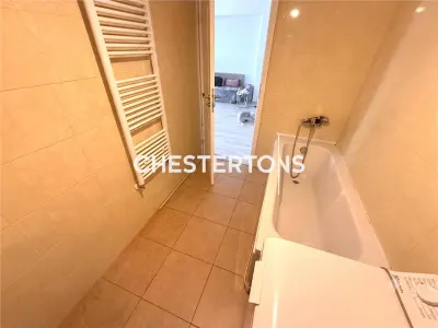 2-Bedroom Apartment with Storage Box & Parking Option - foto 9