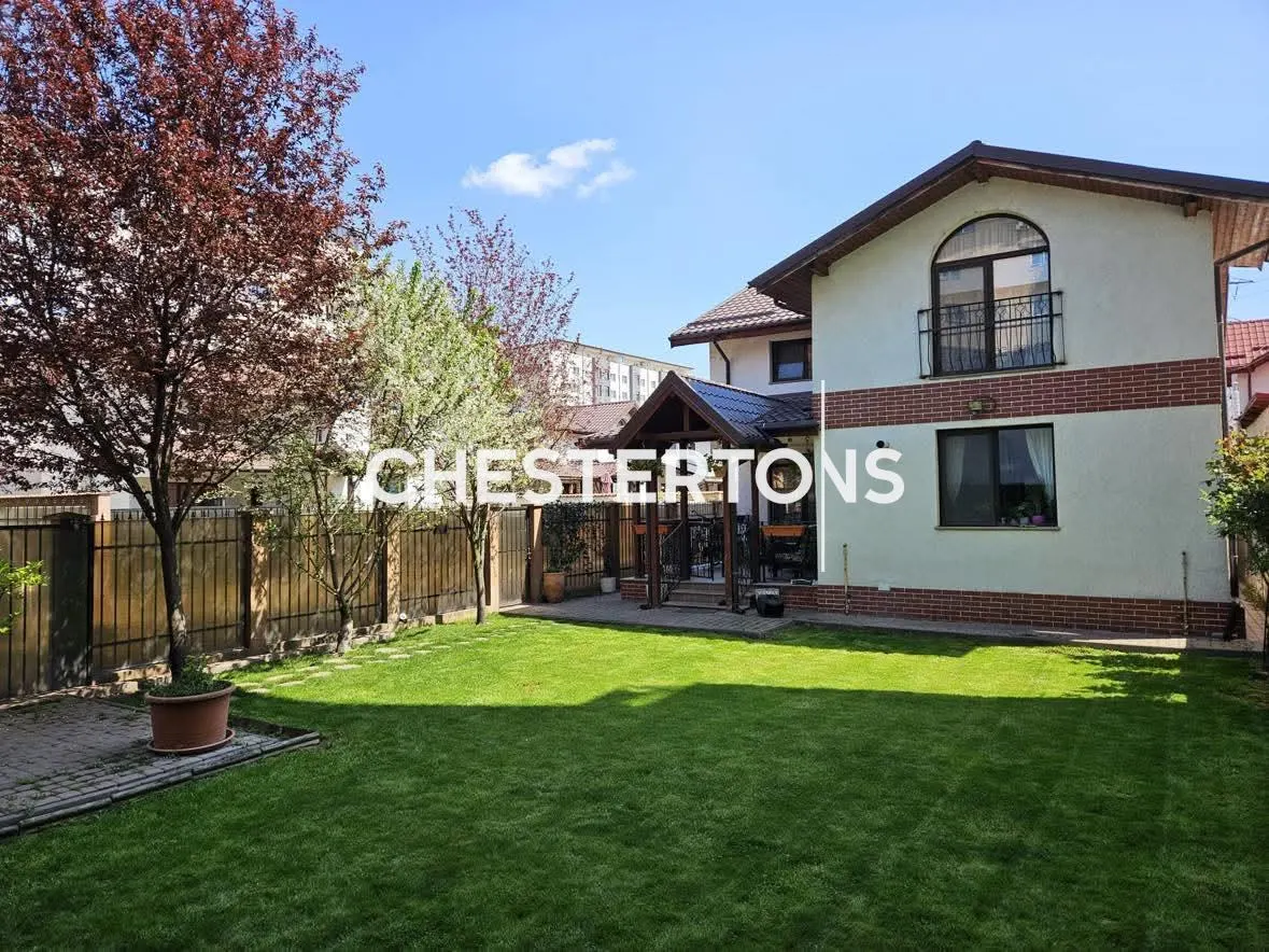 Four-Bedroom Furnished Villa with Terrace in Militari Residence - foto 1