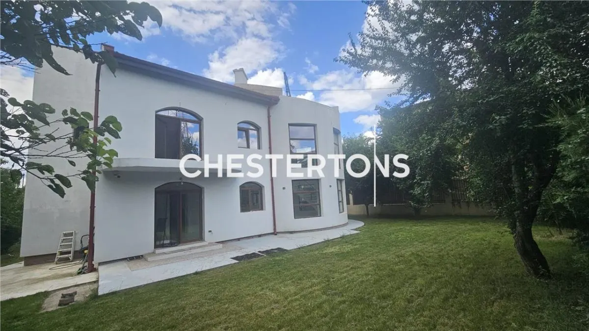 Luxury Villa with Distinctive Architecture in Prelungirea Ghencea - foto 2