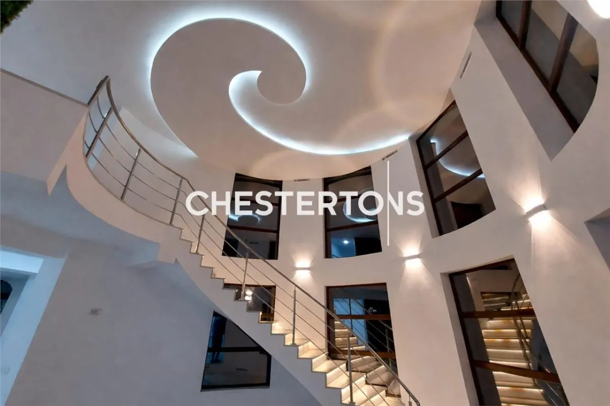 Luxury Villa with Distinctive Architecture in Prelungirea Ghencea - foto 11