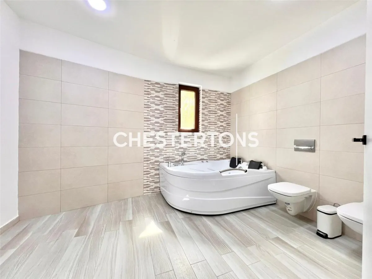 Luxury Villa with Distinctive Architecture in Prelungirea Ghencea - foto 14