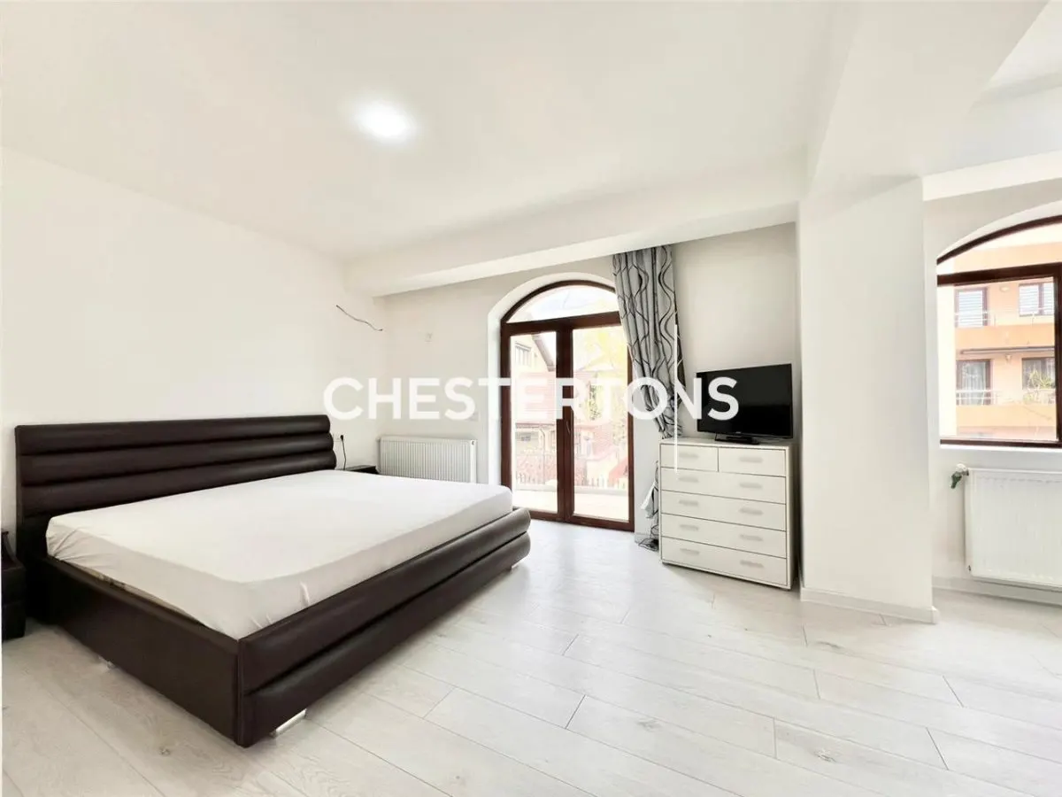 Luxury Villa with Distinctive Architecture in Prelungirea Ghencea - foto 16