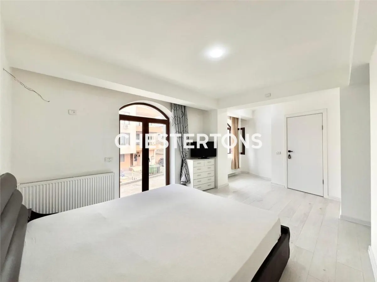 Luxury Villa with Distinctive Architecture in Prelungirea Ghencea - foto 18