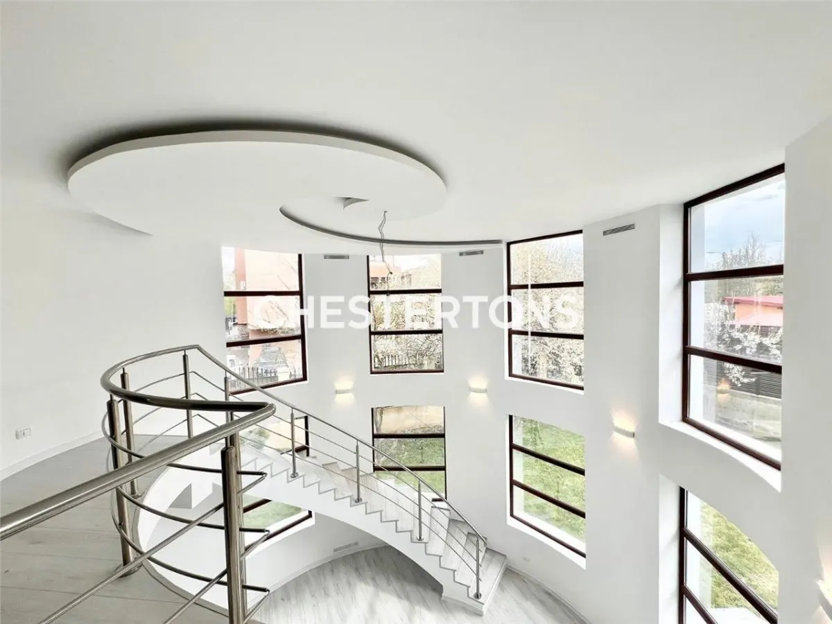 Luxury Villa with Distinctive Architecture in Prelungirea Ghencea - foto 20