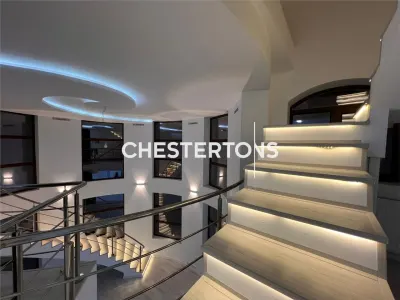 Luxury Villa with Distinctive Architecture in Prelungirea Ghencea - foto 3