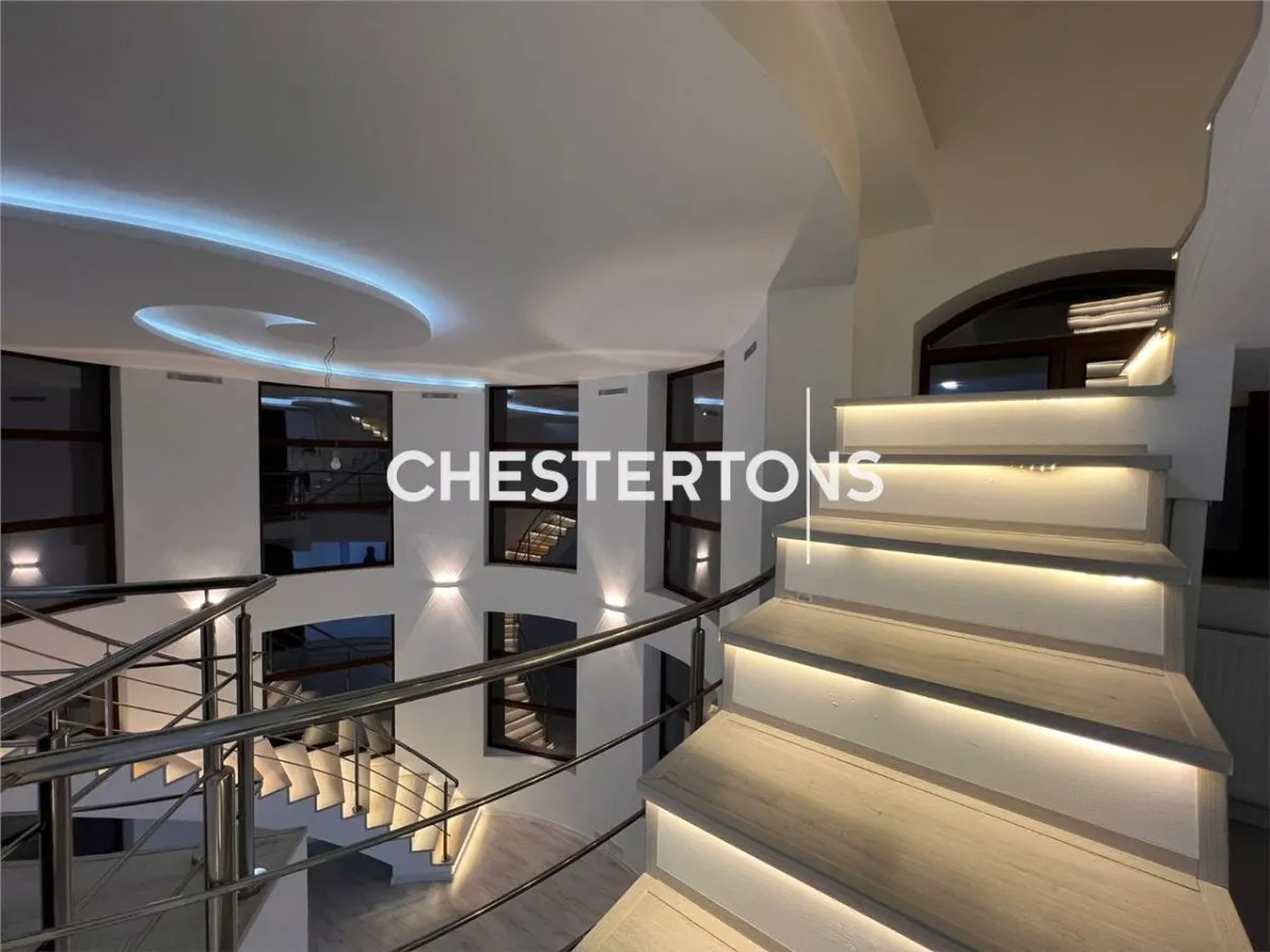 Luxury Villa with Distinctive Architecture in Prelungirea Ghencea - foto 3