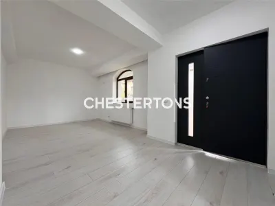 Luxury Villa with Distinctive Architecture in Prelungirea Ghencea - foto 22