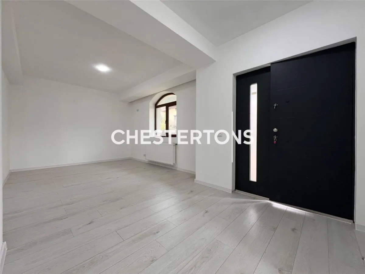 Luxury Villa with Distinctive Architecture in Prelungirea Ghencea - foto 22
