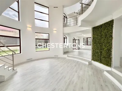 Luxury Villa with Distinctive Architecture in Prelungirea Ghencea - foto 4