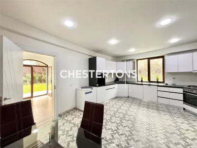 Luxury Villa with Distinctive Architecture in Prelungirea Ghencea - foto 6