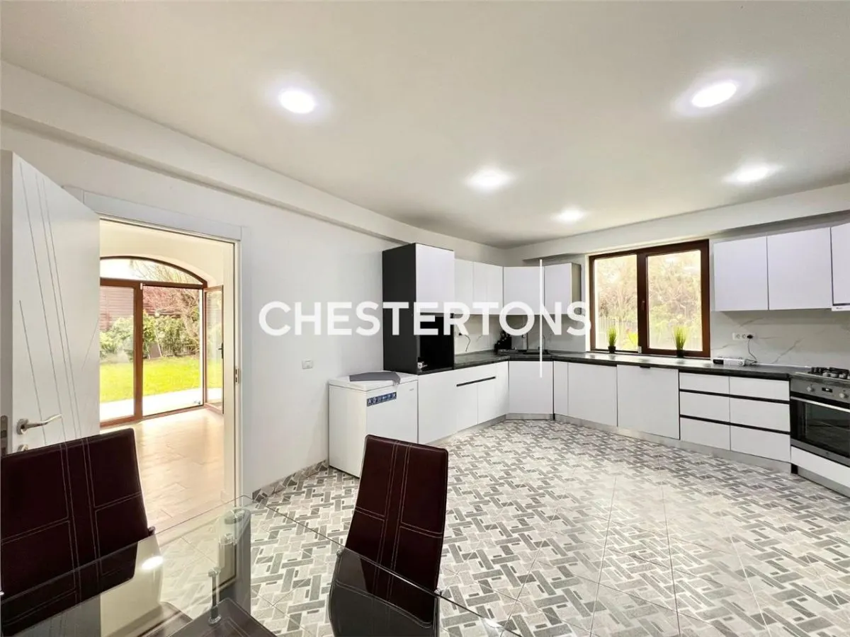 Luxury Villa with Distinctive Architecture in Prelungirea Ghencea - foto 6
