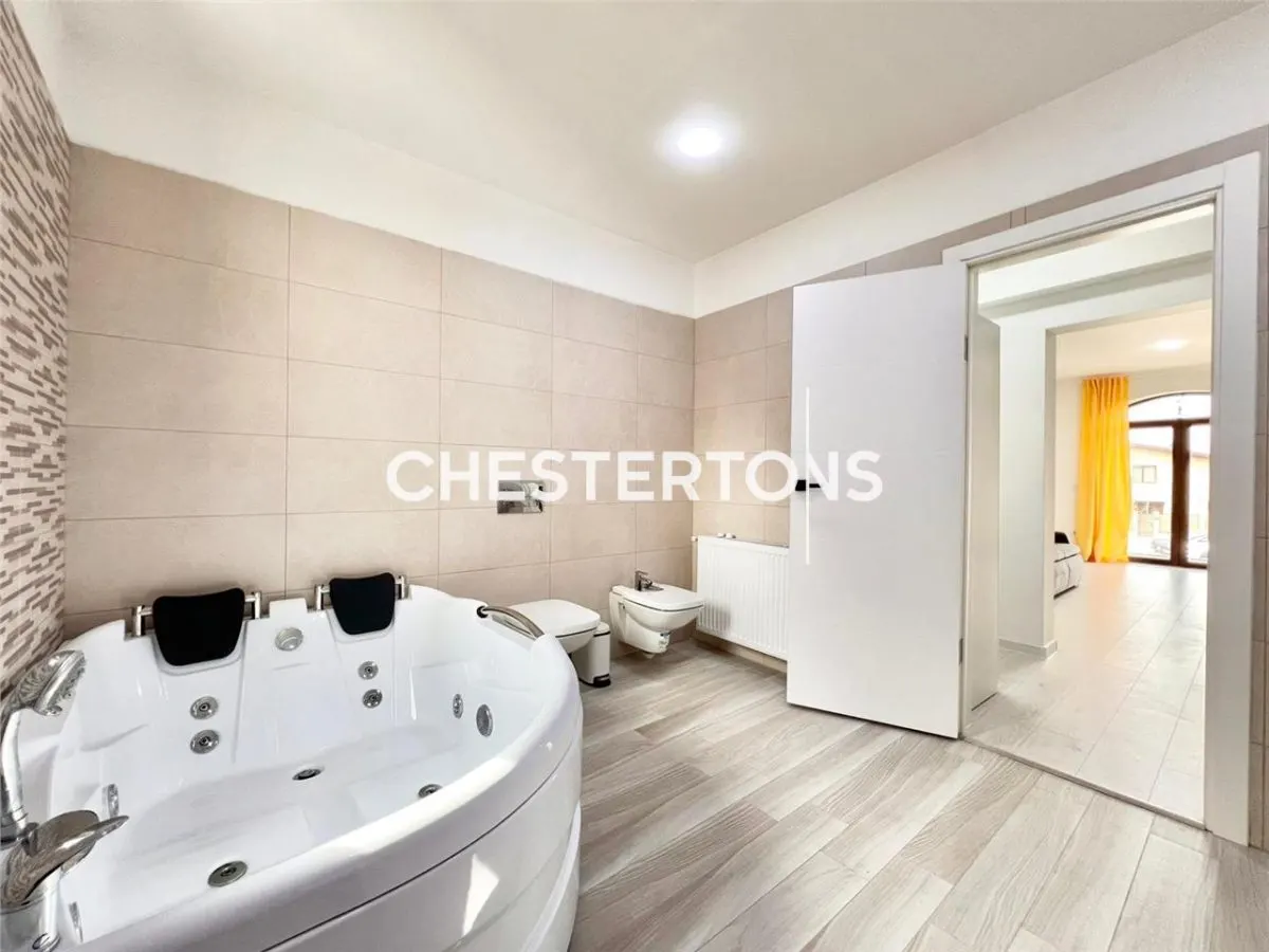 Luxury Villa with Distinctive Architecture in Prelungirea Ghencea - foto 8