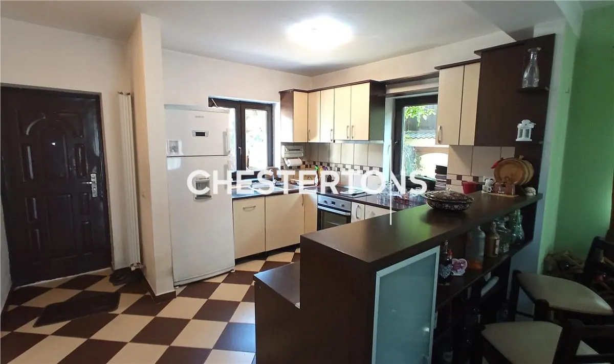 Spacious Villa for Sale in Colentina - foto 2