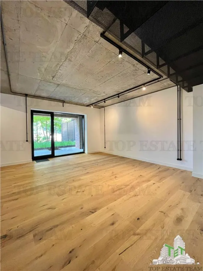 Two-Bedroom Loft-Style Apartment with Private Garden - foto 3