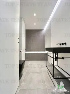 Two-Bedroom Loft-Style Apartment with Private Garden - foto 7