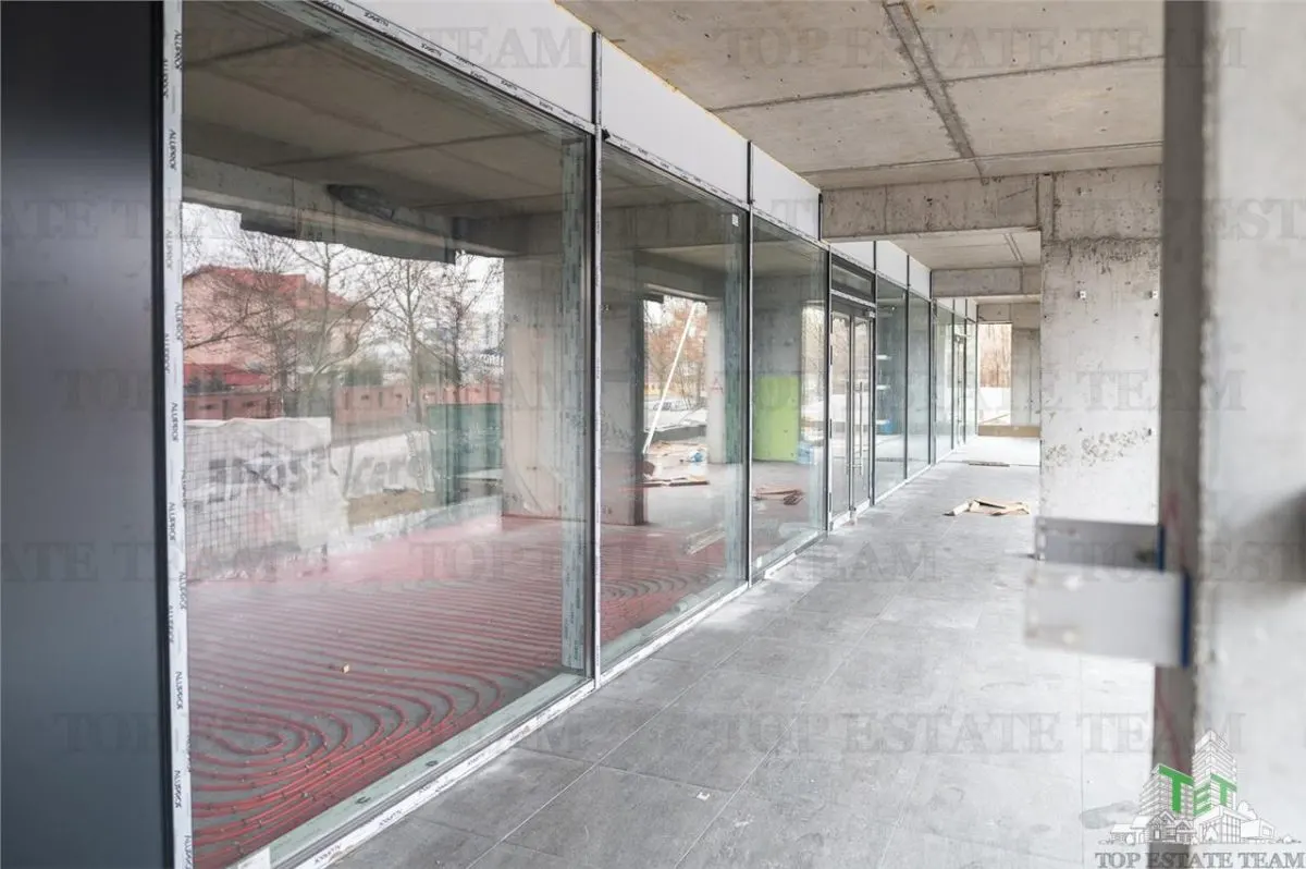 Immediate Sale. Complete Documentation. Exceptional 3-Bedroom Apartment with Lake View - foto 11