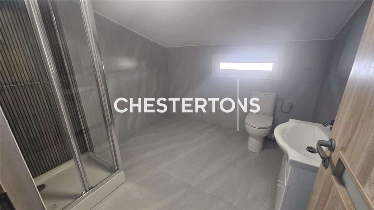 Villa 6 Chambres avec Terrain de 500 sqm à Ciorogarla - foto 16
