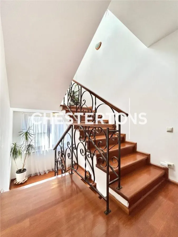 House / villa for rent 365 sqm in Otopeni, Odai area - foto 17