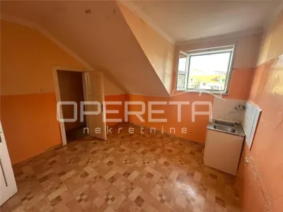 Three-Bedroom Apartment for Sale in Split, Croatia – Renovated, High Ceilings - foto 2