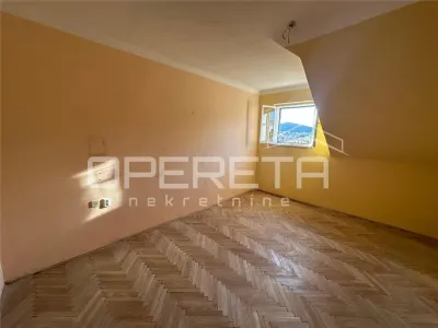 Three-Bedroom Apartment for Sale in Split, Croatia – Renovated, High Ceilings - foto 3