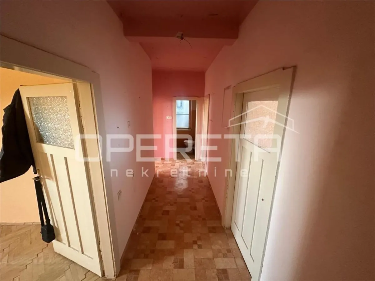 Three-Bedroom Apartment for Sale in Split, Croatia – Renovated, High Ceilings - foto 5