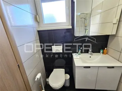 Spacious Apartment with Pool and Parking, Okrug Gornji, Croatia - foto 15