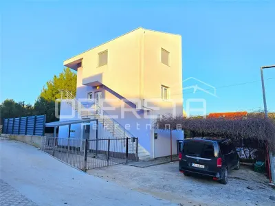 Spacious Apartment with Pool and Parking, Okrug Gornji, Croatia - foto 16