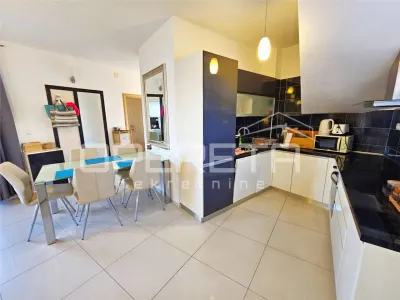 Spacious Apartment with Pool and Parking, Okrug Gornji, Croatia - foto 3