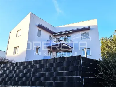 Spacious Apartment with Pool and Parking, Okrug Gornji, Croatia - foto 21